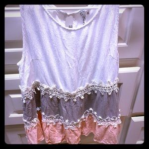 Sleeveless lace trimmed color blocked top